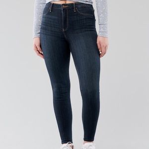 Hollister Curvy Advanced Stretch High-Rise Jean